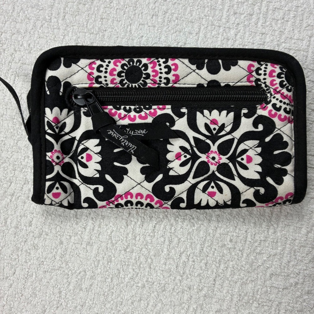 Thirty-One Soft Wallet 3003 Pink Pop Medallion Quilted Zip Around Boho Floral